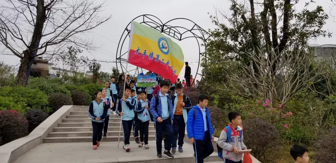 太平二小學(xué)生到達博覽園,參拜醫(yī)藥之祖——神農(nóng)