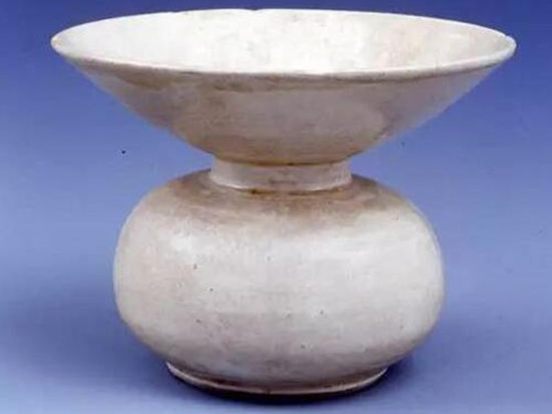 講究個(gè)人衛(wèi)生，收拾痰涎，已用唾壺
